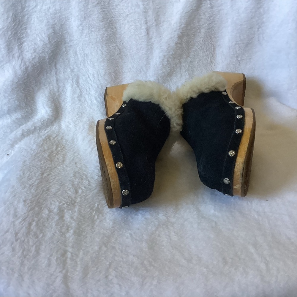 UGG - Picture 3 of 6